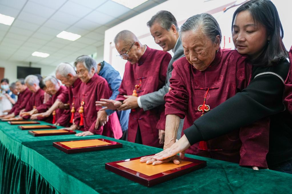 9位南京大屠殺幸存者共度重陽節