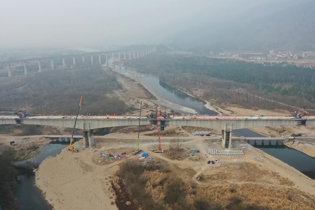 杭溫鐵路五連跨剛構連續梁合龍