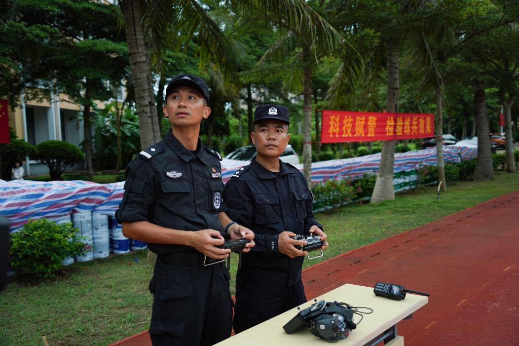 海南省公安機關警用無人機培訓班結業并舉行警航比武演練