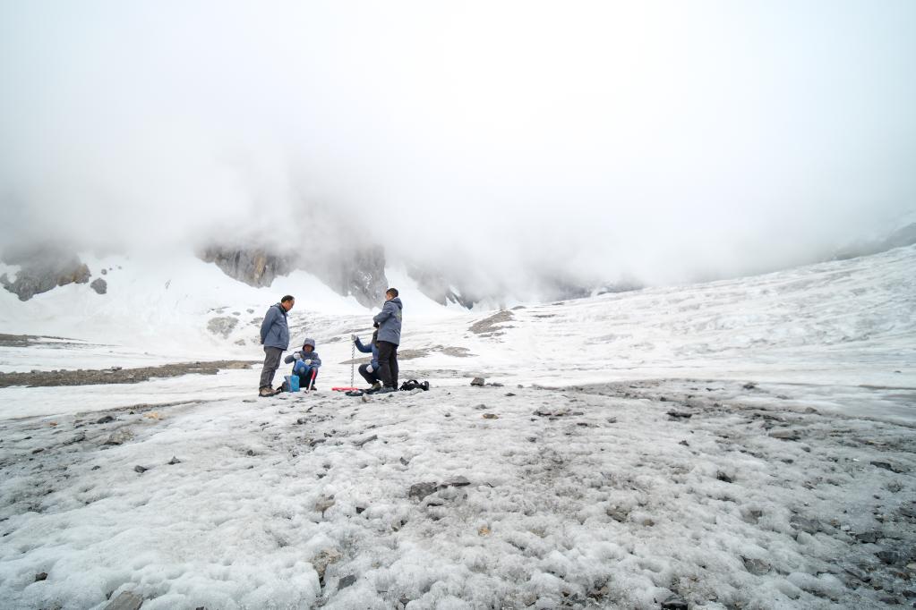 新時代中國調研行·長江篇丨玉龍雪山上的一片雪花，長江里的一滴水