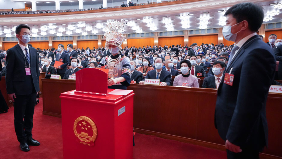 十四屆全國(guó)人大一次會(huì)議舉行第三次全體會(huì)議
