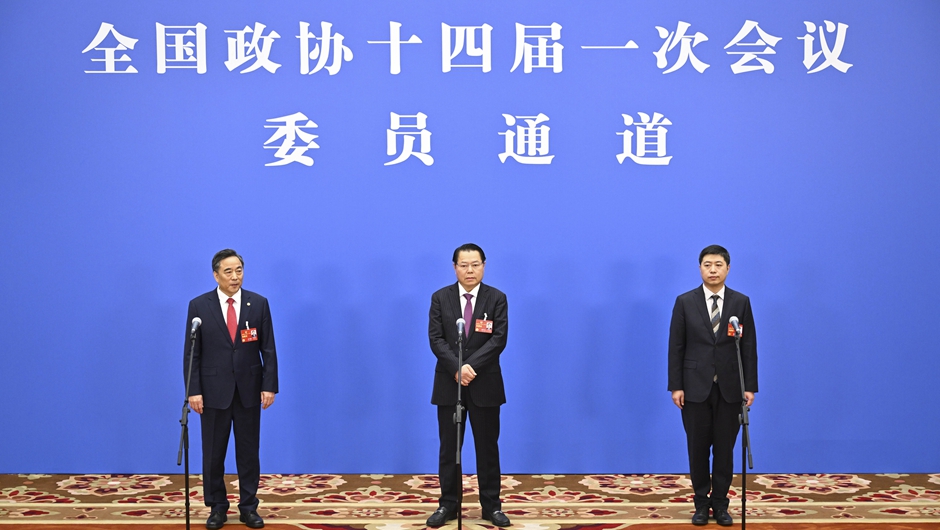 全國(guó)政協(xié)委員接受采訪