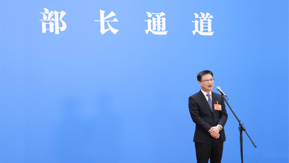 國家統計局局長康義接受媒體采訪