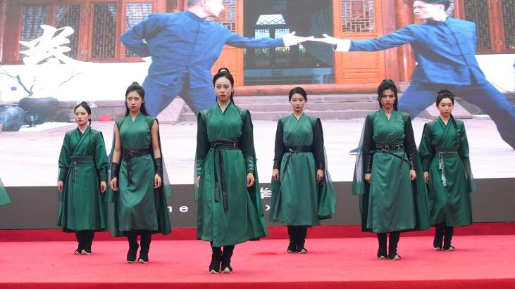 追光丨又颯又美！四川峨眉派“女子功夫團”彰顯中華武術魂